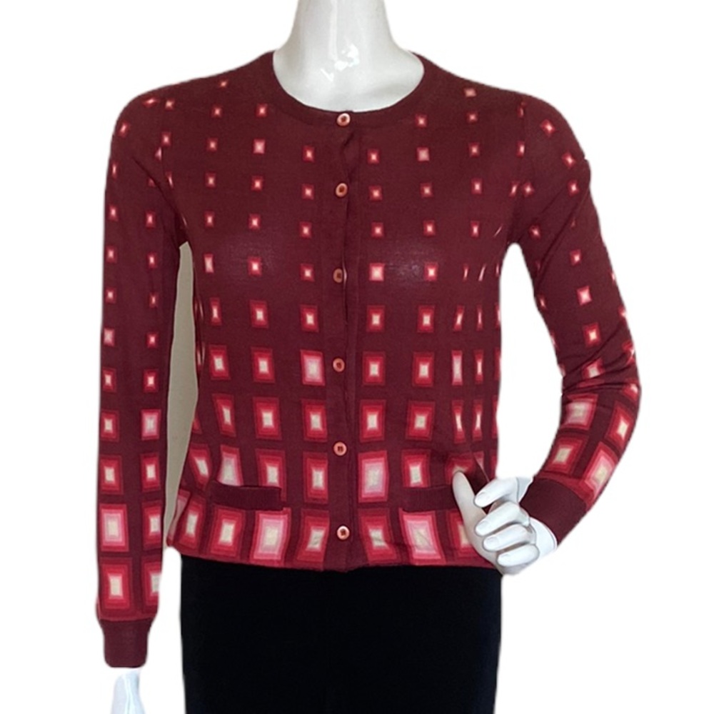 Vintage Prada sweater. Size Italian 42 / US 6 or M.